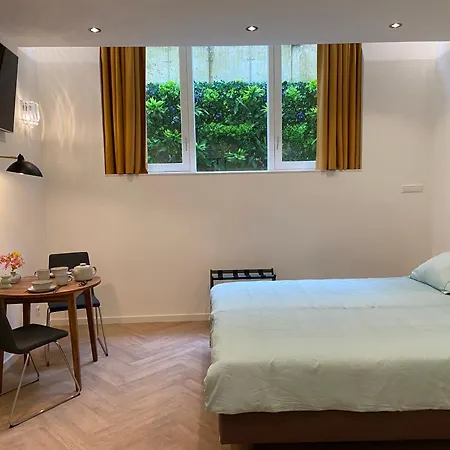 Bed and Breakfast Goodnight Lovely In Centre-private-quiet-luxurious