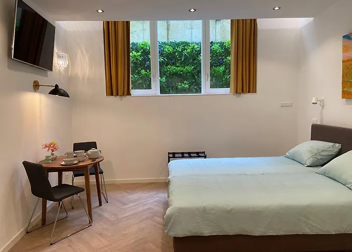 Bed & Breakfast Goodnight Lovely In Centre-private-quiet-luxurious