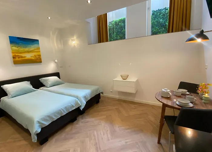 Bed & Breakfast Goodnight Lovely In Centre-private-quiet-luxurious