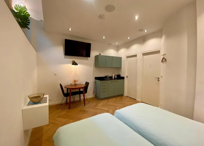 Goodnight Lovely In Centre-private-quiet-luxurious